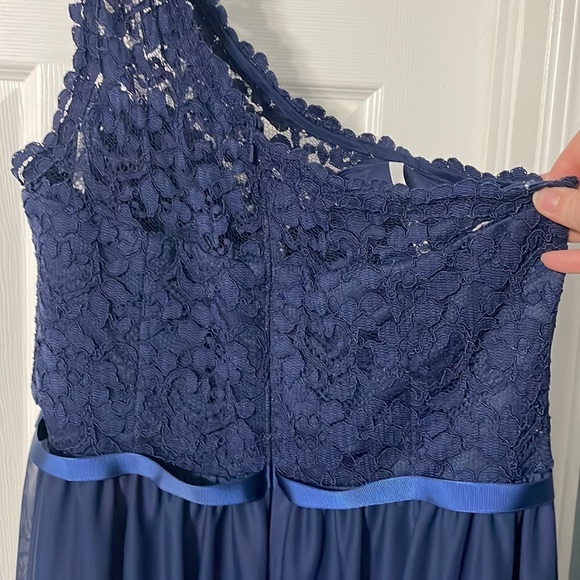 David’s Bridal navy blue one shoulder dress - Picture 3 of 7